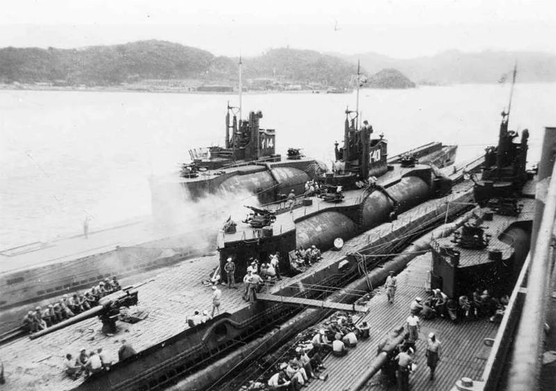 rine-prototype-aircraft-carriers-in-Tokyo-Bay-1945.jpg