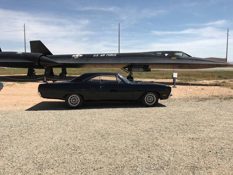 Roadrunner with BlackBird  SR 71.jpg