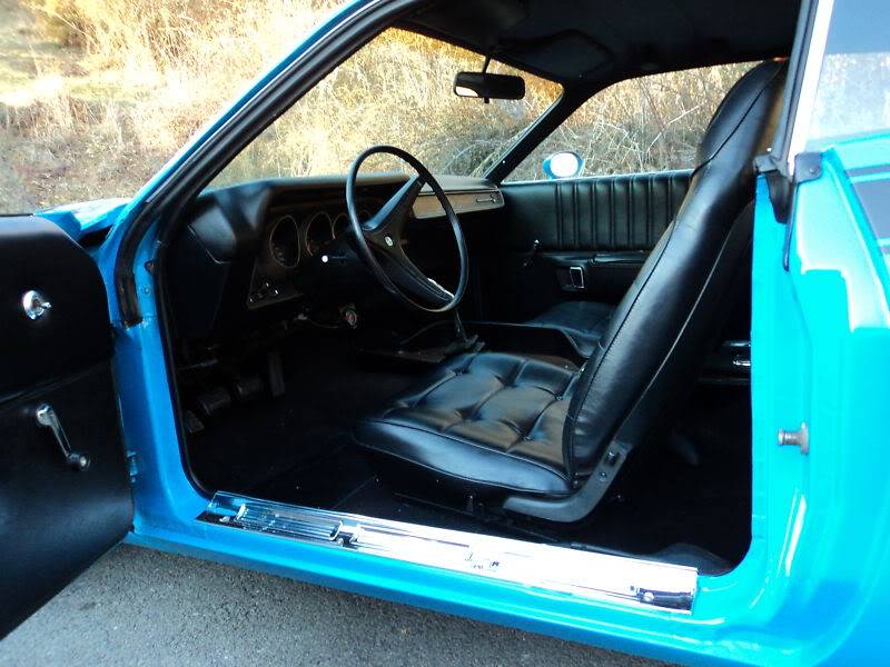 roadrunnerdriversinterior.jpg