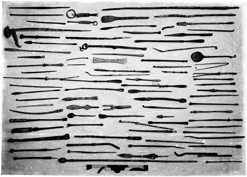 Roman_instruments,_needles,_hair_ornaments_etc._Wellcome_M0000871.jpg