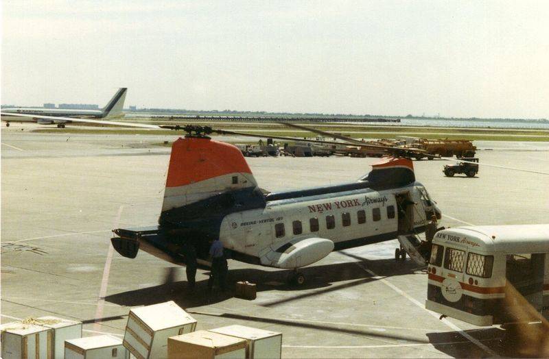 rport_after_flying_from_the_top_of_the_Pan-Am_building_in_downtown_New_York_City_%28537379077%29.jpg