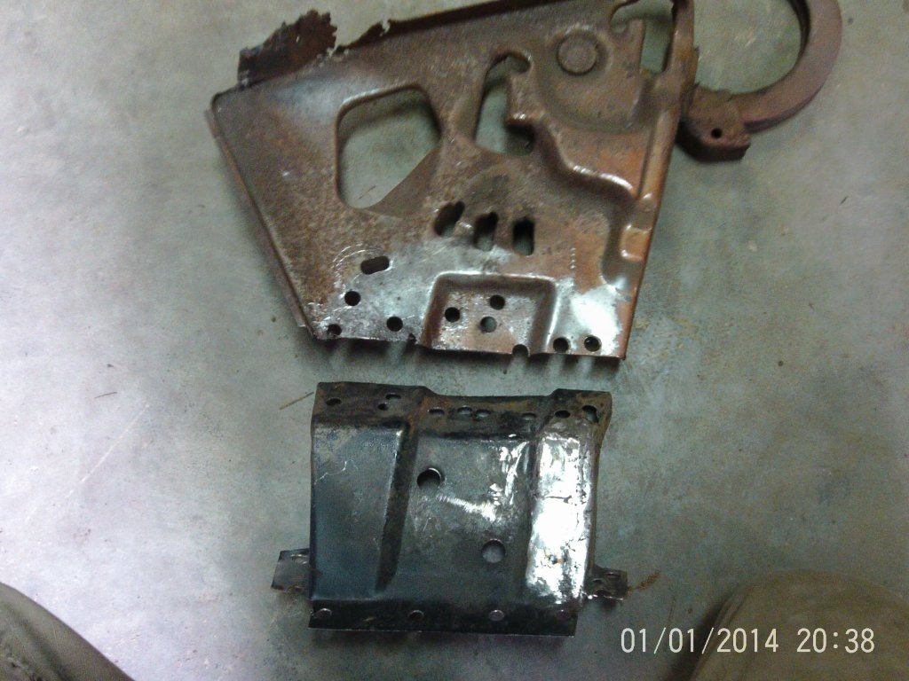 RR RH Trunk Hinge Pic.JPG