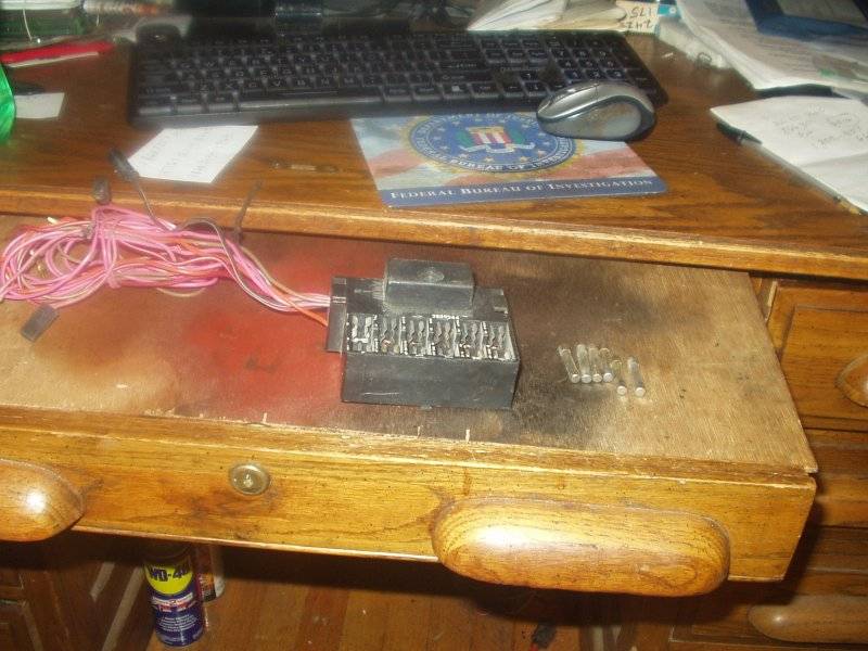 S-6-25 fuse block holder.JPG
