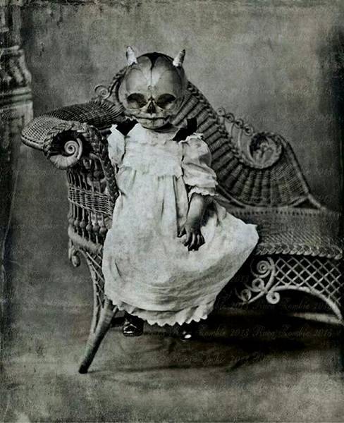 scary-vintage-halloween-creepy-costumes-130-57fcaebc54a9b__605.jpg