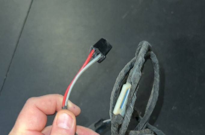 seat belt connector.jpg
