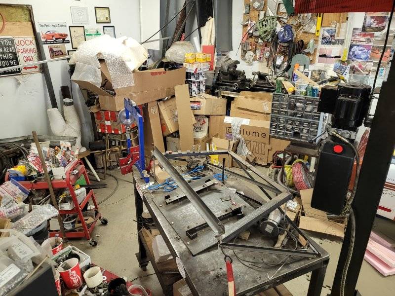 shopcleanupcarsnov52022 092.jpg