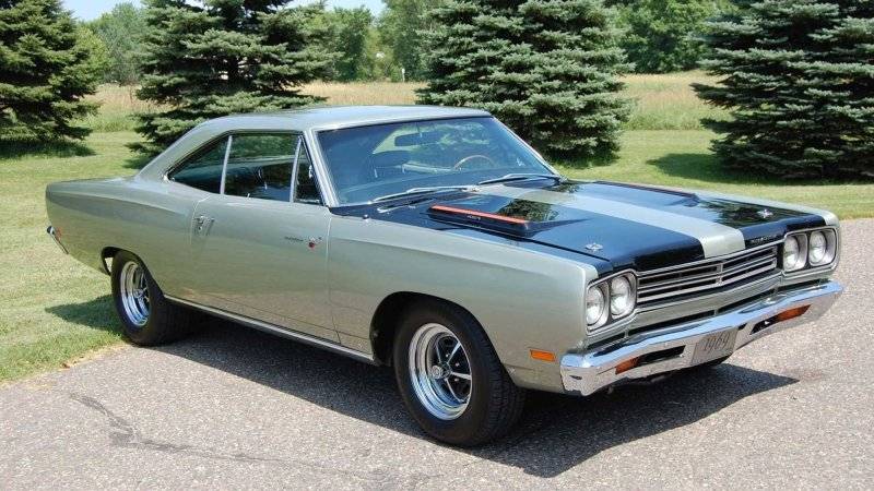 show-quality-silver-platinum-1969-plymouth-road-runner.jpg