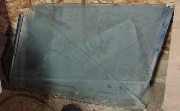 Side glass.JPG
