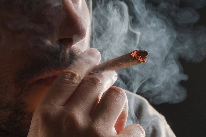 Smoking-cannabis.jpg