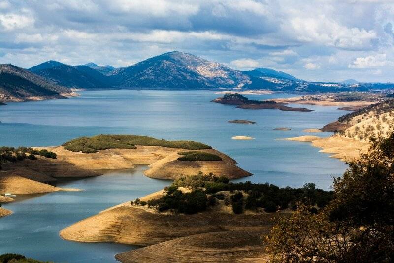 Sonora New Melones Lake.jpg