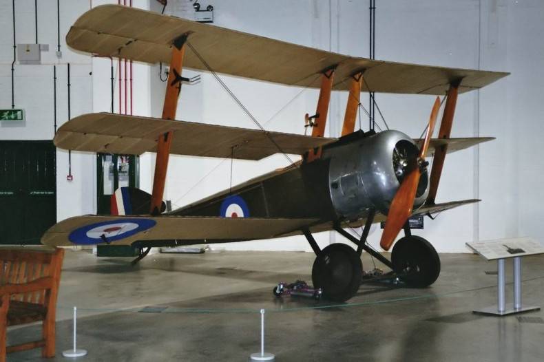 sopwith-triplane-01.jpg