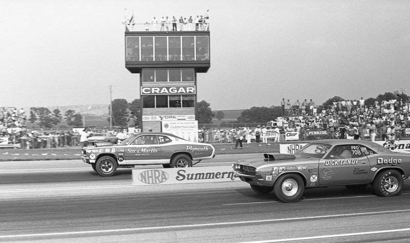 Sox & Martin-Herb McCandless 1970 Pro Stock Plymouth Duster vs Dandy Dick Landy's Pro Stock Do...jpg
