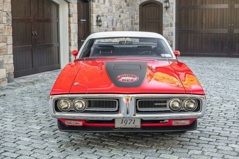 spectacular-1971-dodge-charger-super-bee-with-426-hemi-and-4-speed-manual-seeks-new-owner_8.jpg