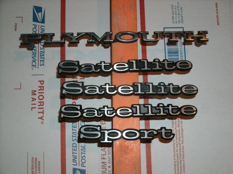 Sport Satellite emblems Ant Plug NOS 004.JPG