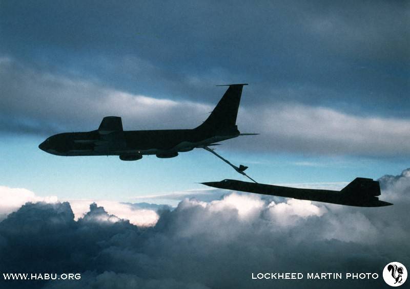 SR-71 A12 fuel tanks being fueled in flight.jpg