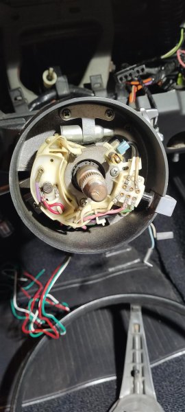 SteeringWheelInnards2.jpg