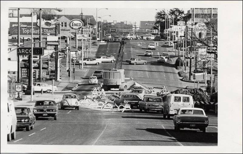Street scene in 1972 Austin, Texas.jpg