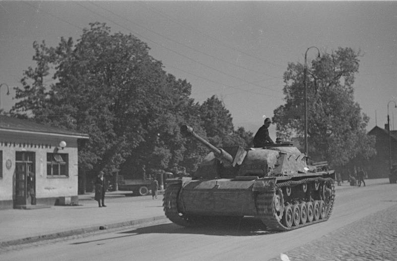 stug_iii_lappeenranta_1944_axxt21mff4wkwkcg4000sso84_ejcuplo1l0oo0sk8c40s8osc4_th.jpg