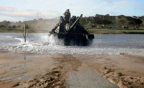 SU-85-crossing-the-river-web.jpg