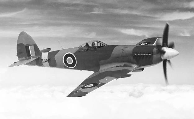 supermarine-spiteful-rb515-in-flight.jpg
