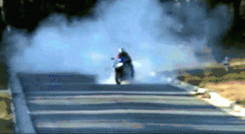 suzuki-gsx-r-burnout-kbd8libh6xj1bbe6.gif