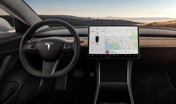 Tesla-Model-3-infotainment-screen-1159186.jpg