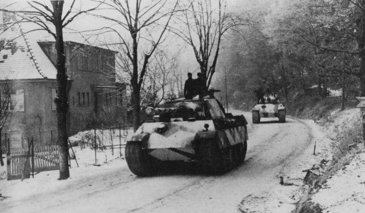 ther_ausf_g_tanks_of_10th_ss_panzer_division_frundsberg_winter_camo_alsace_december_1944-741x433.jpg