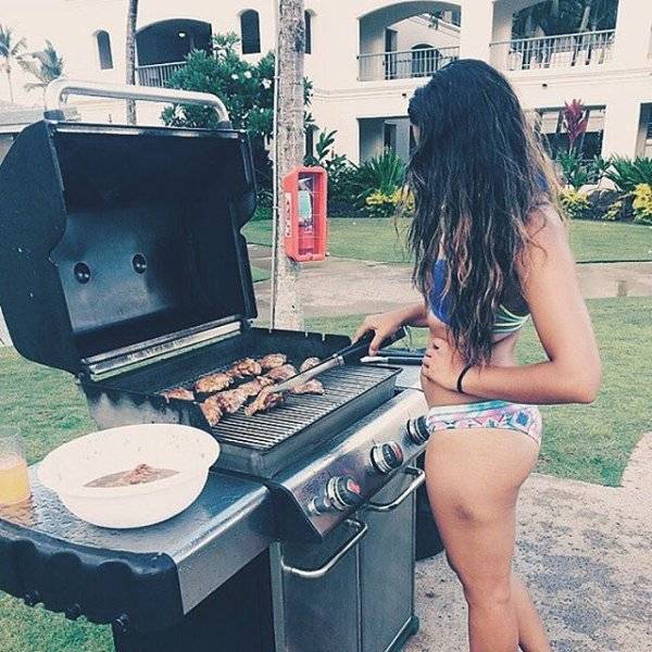 these-babes-with-bbq-are-smokin-25-photos-2.jpg