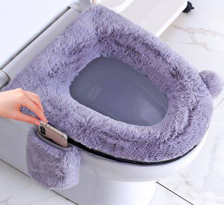 this-fluffy-toilet-seat-cover-comes-equipped-with-its-own-phone-pocket-thumb.jpg