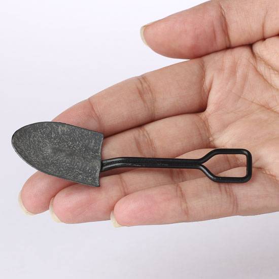 tiny_gray_round_point_shovel_3.jpg