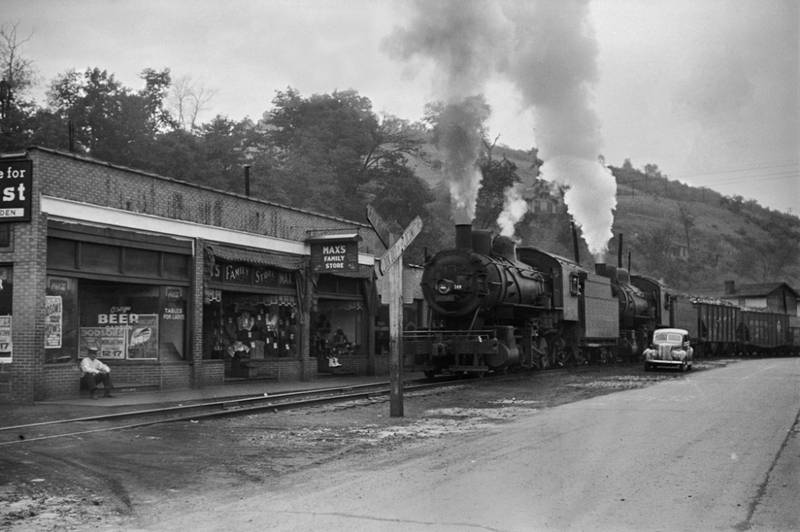 town-past-miners-homes-company-houses-several-times-morning-and-evening-osage-west-virginia-edit.jpg