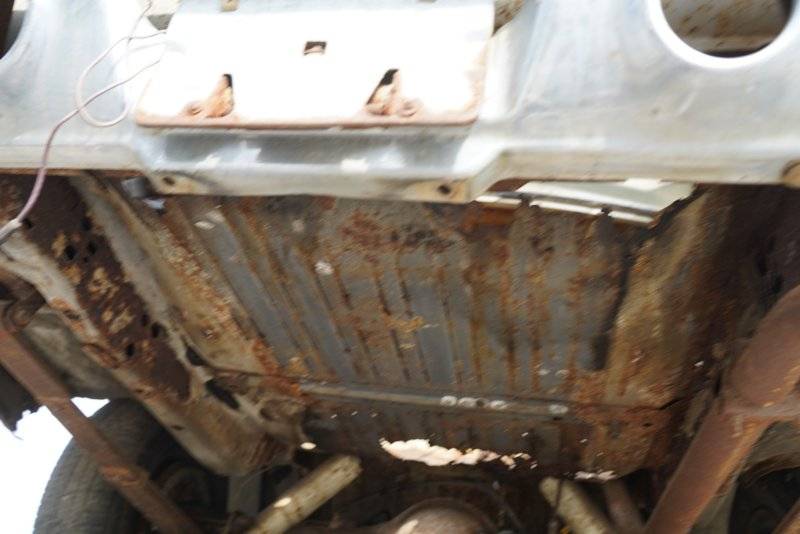 Trunk under center pan.JPG