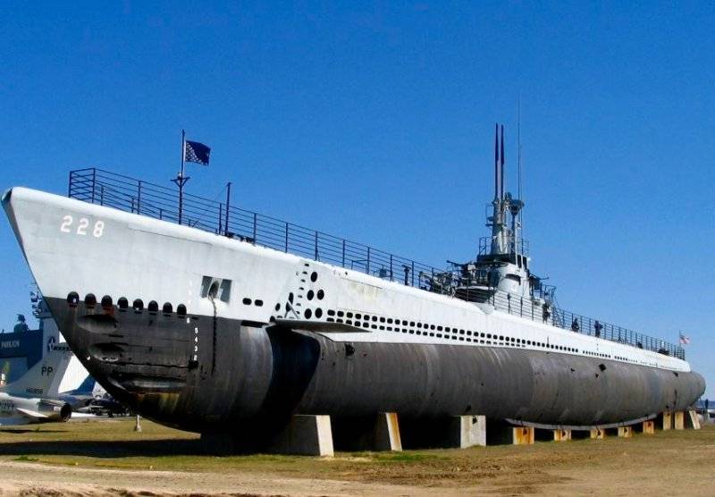 USS Drum is a museum ship located at USS Alabama Battleship Memorial Park in Mobile.jpg