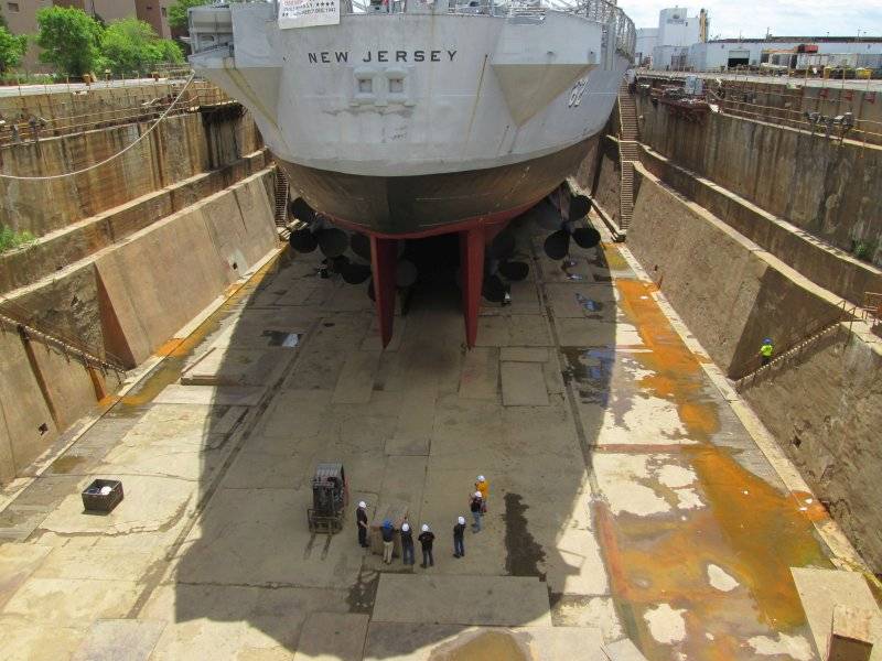 USS NEW JERSEY DRY DOCKING-2 STERN VIEW.jpg