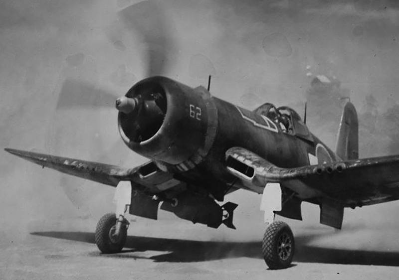 Vought-F4U-1D-Corsair-RNZAF-White-62-Espirito-Santo-Bougainville-1945-01.jpg