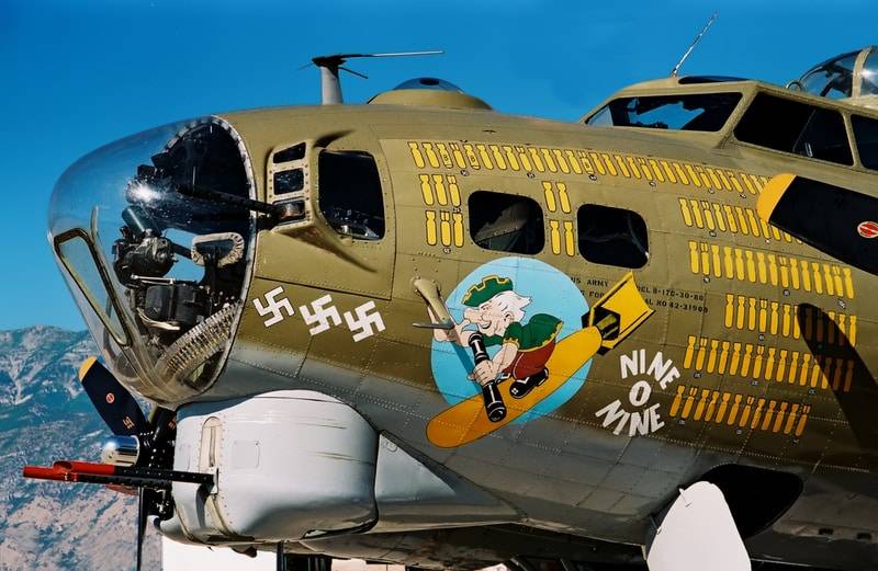 WarhawkMuseum_B-17-noseart.jpg
