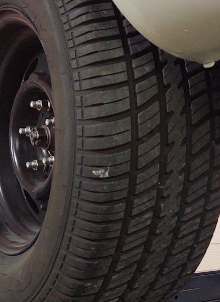 wheel studs.jpg