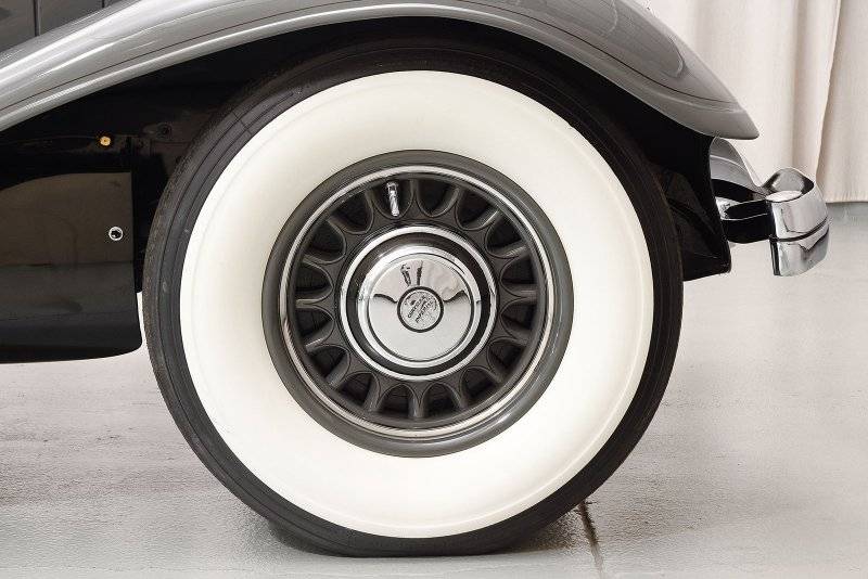 Wheels - 1933 Chrysler CL Imperial.jpg