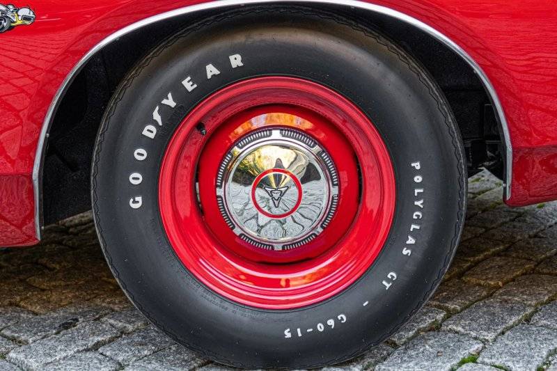 Wheels '71 Dodge Hemi Charger Super Bee.jpg