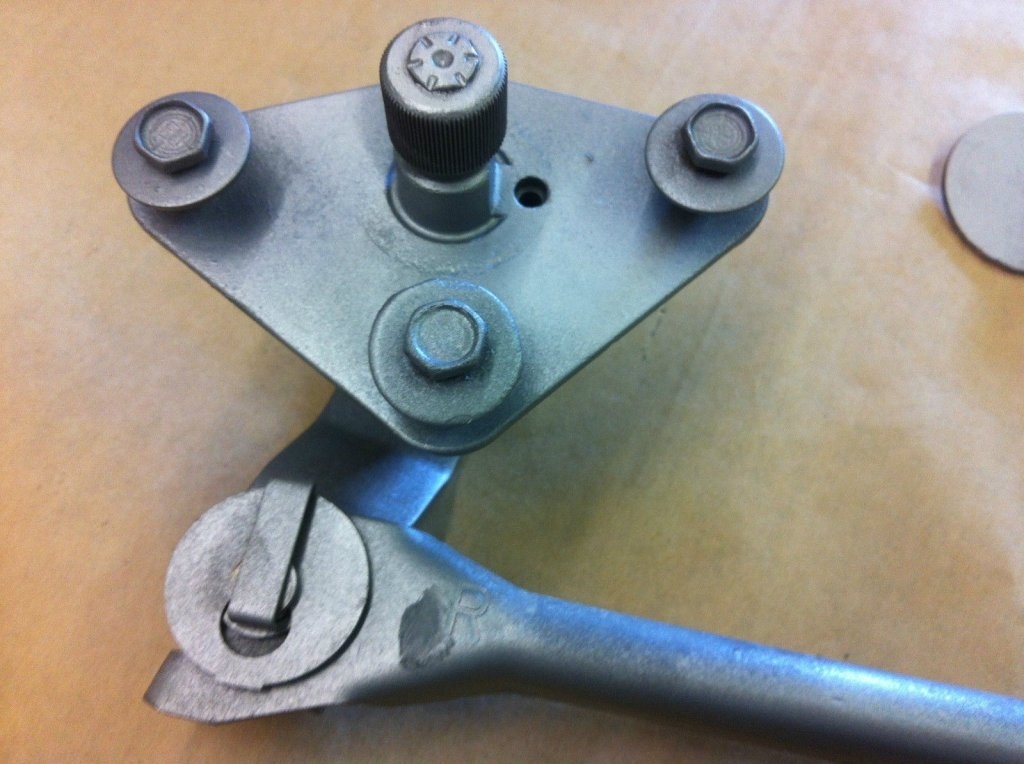Wiper Pivot Bolts.jpg