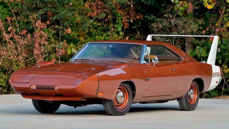 world-s-lowest-mileage-1969-dodge-hemi-daytona-sells-for-record-14-million_1.jpg