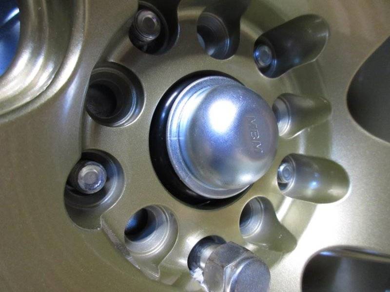 XXR_555_studs.jpg