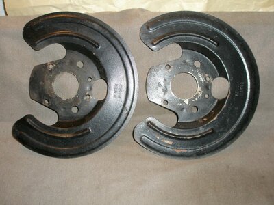 Bendix Dust Shields Castle Nuts 003 (Small).JPG Bendix Dust Shields Castle Nuts 003 (Small).JPG