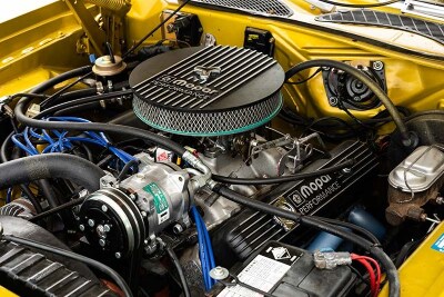 plymouth-road-runner-engine-bay.jpg