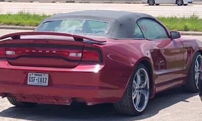 fake-dodge-charger-convertible-is-actually-a-ford-mustang-has-huge-wheels_2.jpg