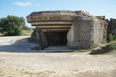 Gun inplacement Point Du Hoc.jpeg