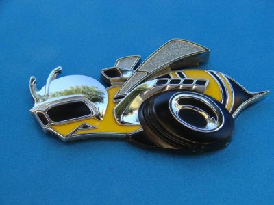 super_bee_emblem_by_mir_phantom-d4h5rav.jpg