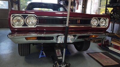 jack stands.jpg jack stands.jpg