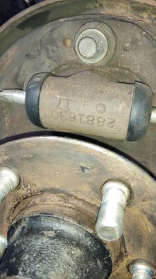 wheel cylinder right 6-22-21.jpg wheel cylinder right 6-22-21.jpg