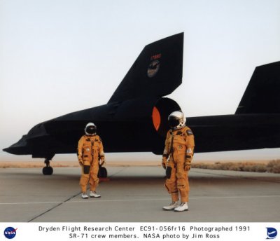 SR-71 A12 Plane #12 @ Dyrden Research Center & crew Nasa 1991.jpg